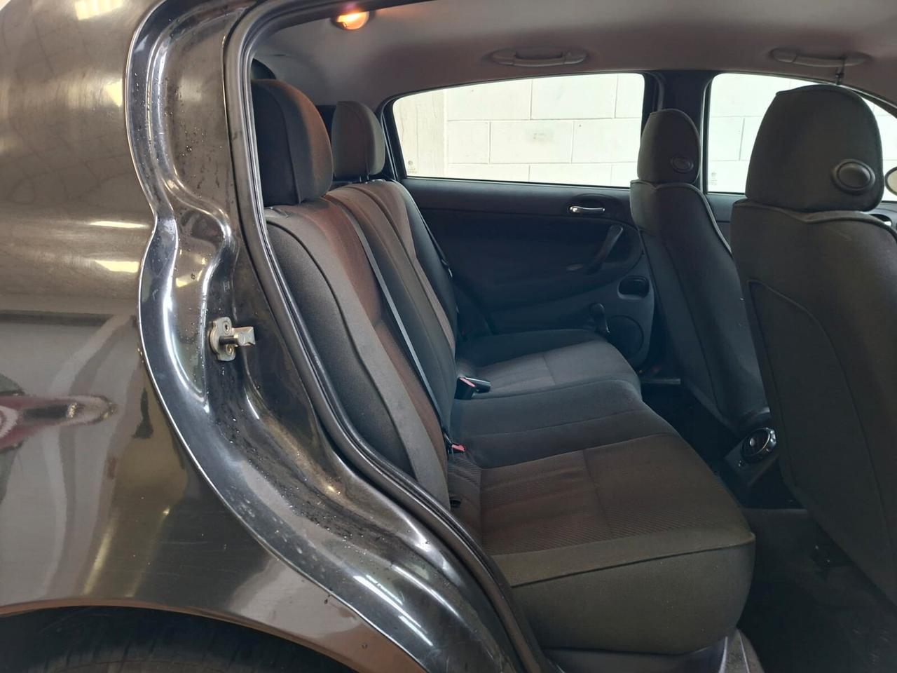 Alfa Romeo 147 5p 1.9 jtd Distinctive 115cv, adatta a neop.