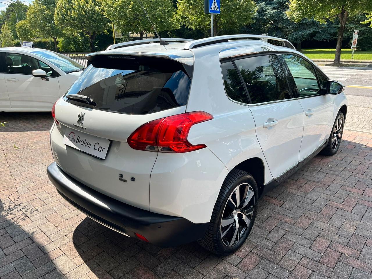 Peugeot 2008 1.6 e-HDi 115 CV Stop&Start Féline
