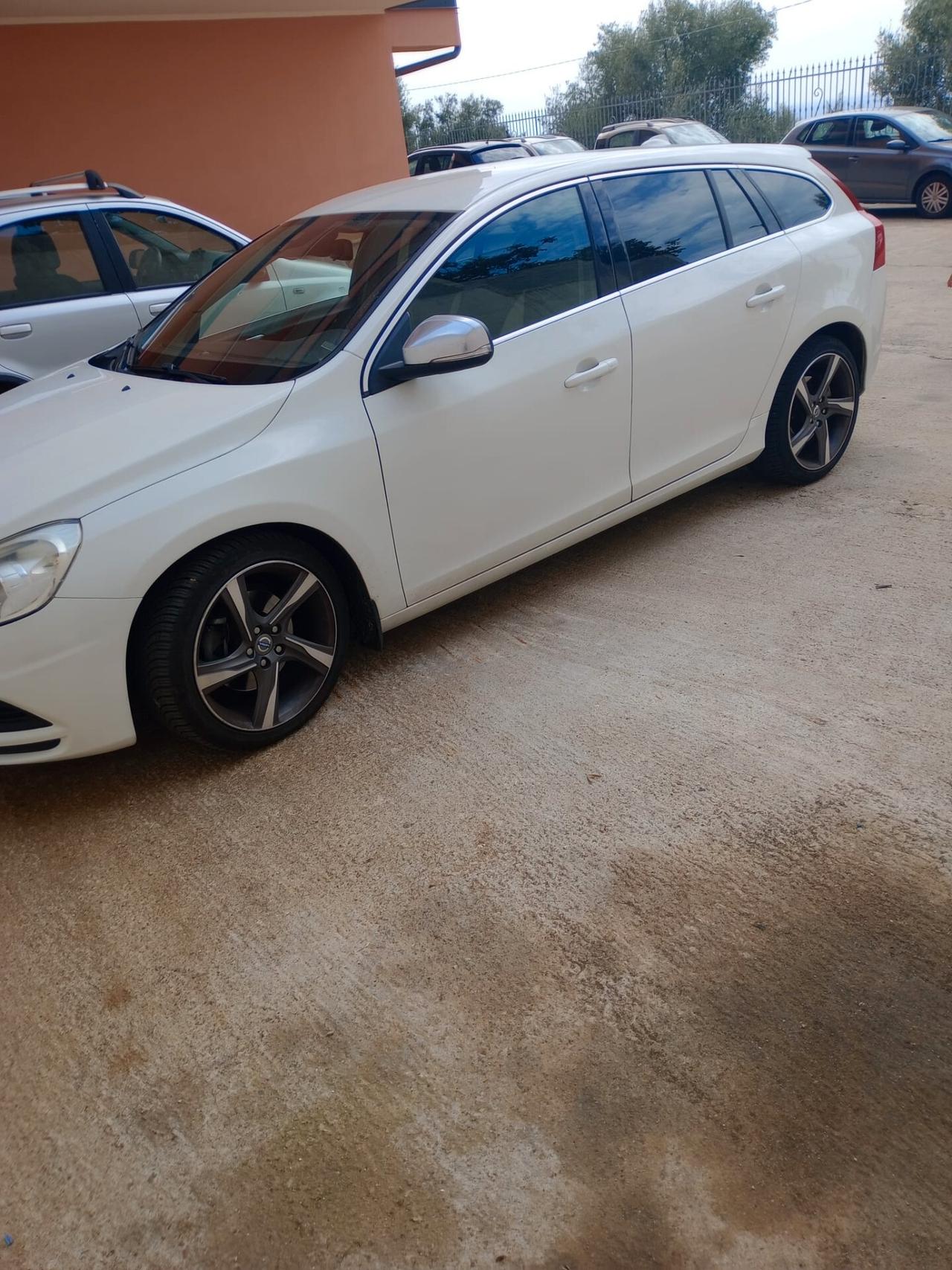 Volvo V60 r-design 1.6 d2 115cv
