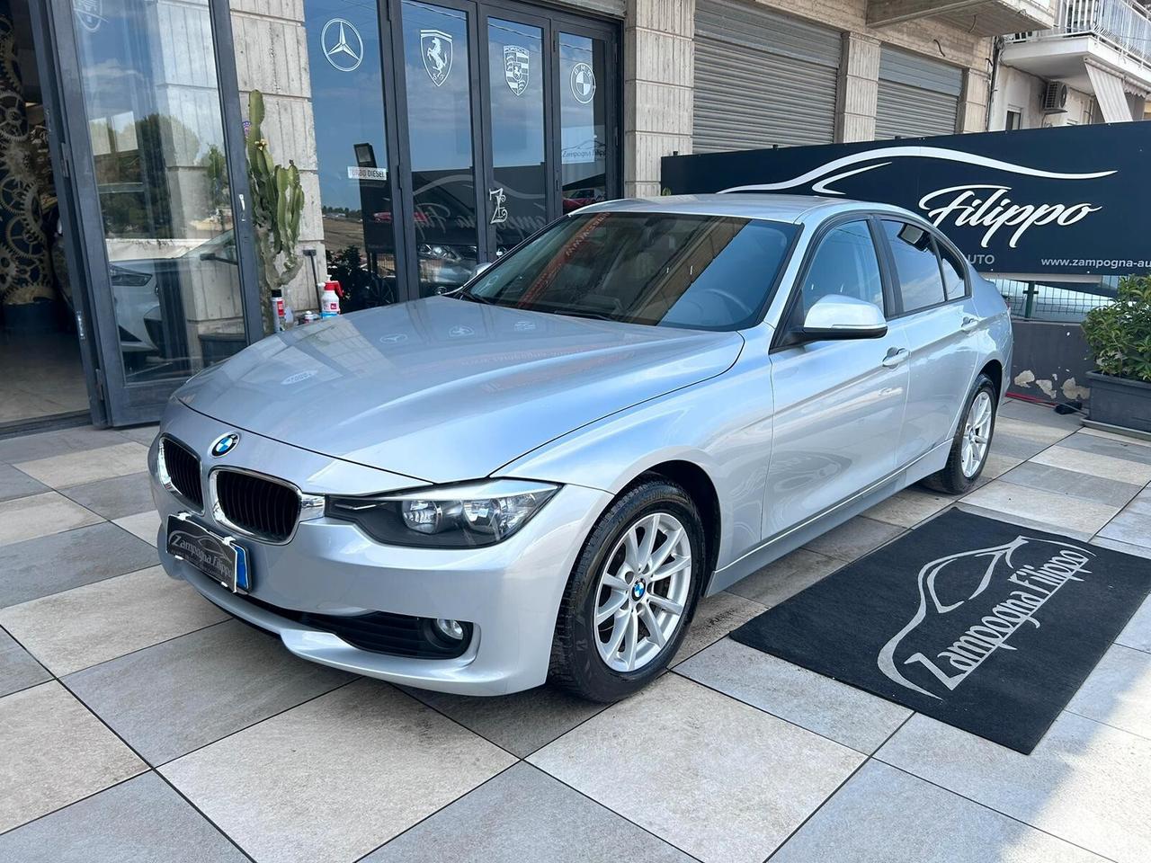 Bmw 318d Business auto 143cv - 2015