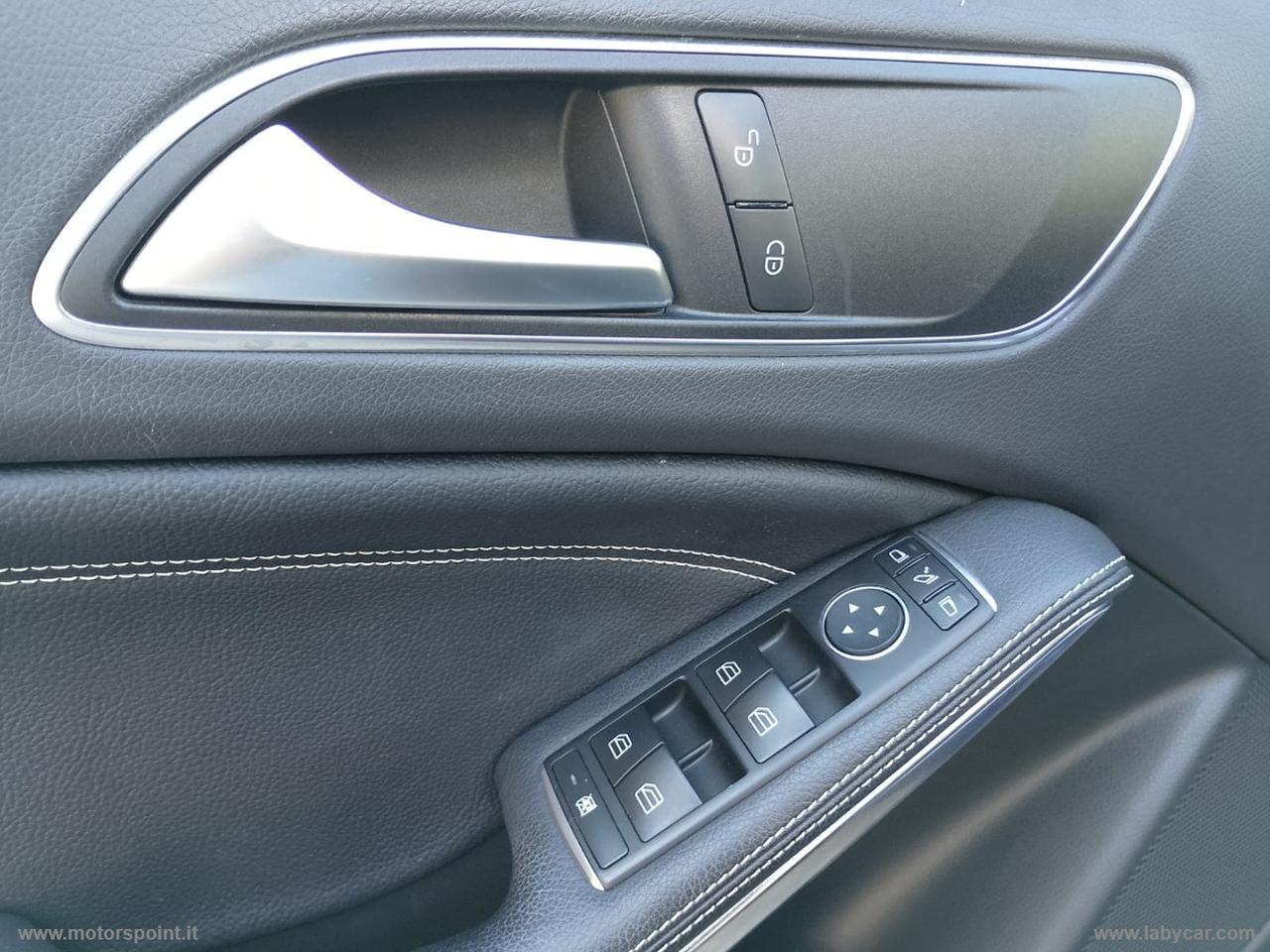 MERCEDES-BENZ GLA 180 d Automatic Sport *TETTO *PELLE