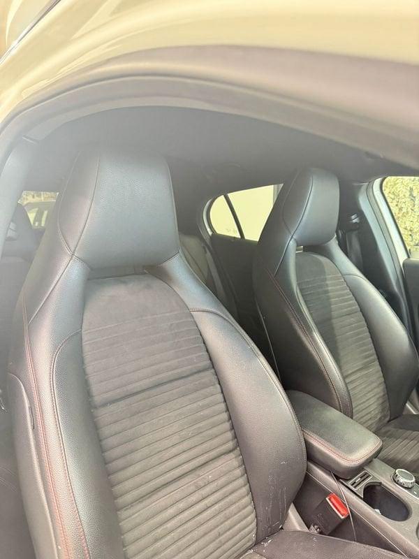 Mercedes-Benz GLA GLA 200 d Automatic Premium