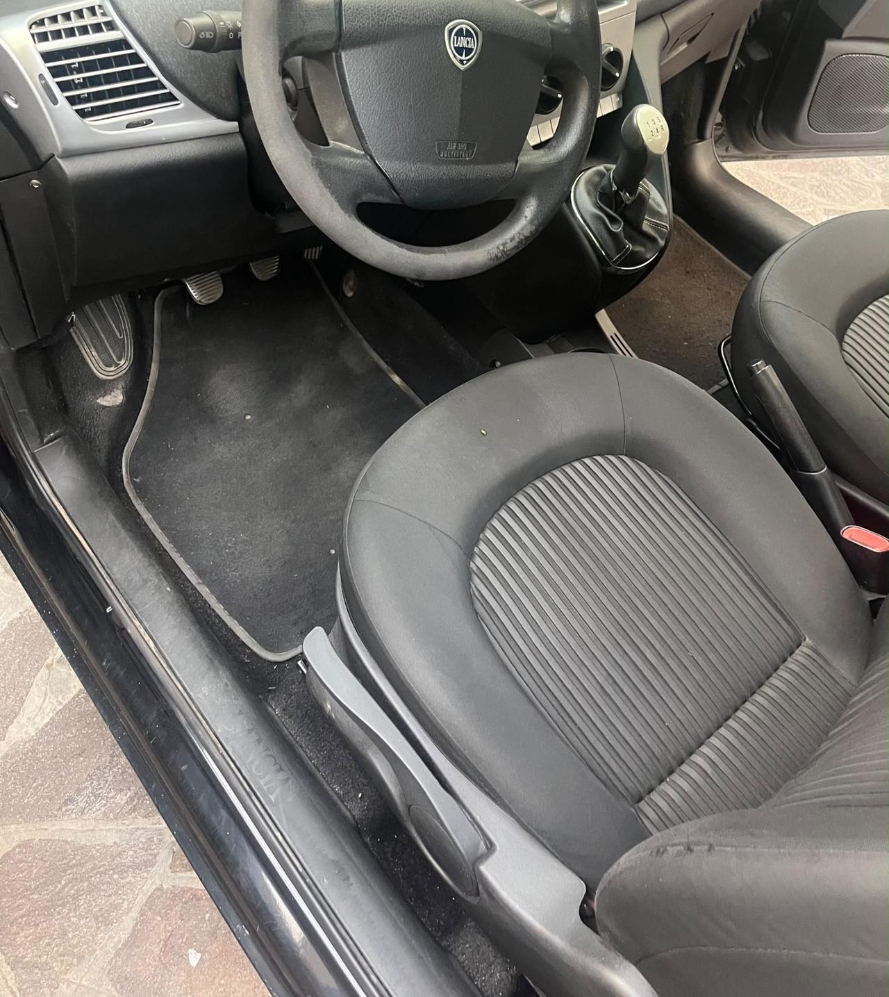 Lancia Ypsilon 1.3 MJT 75 CV 111000km TAGLIANDATA