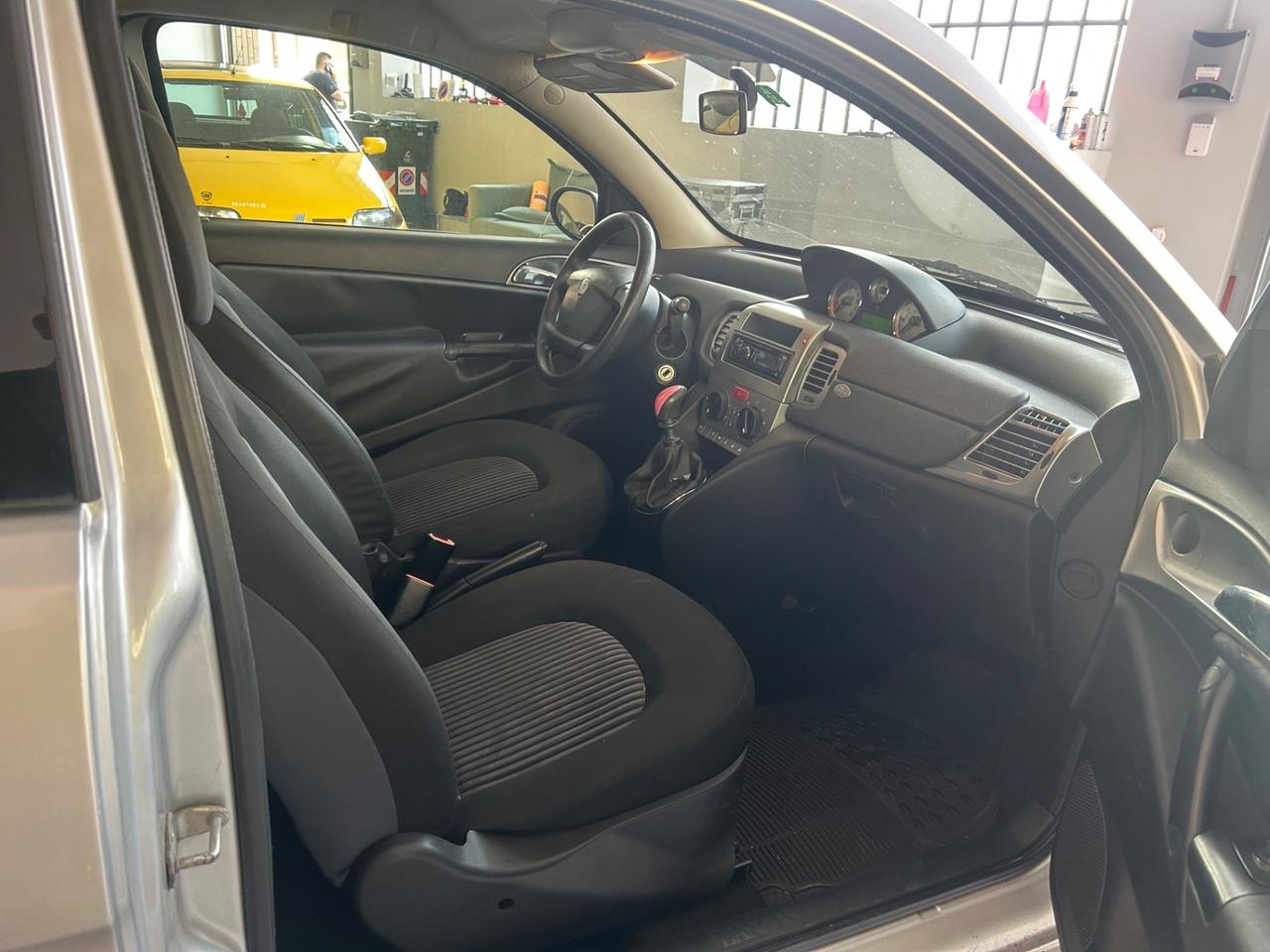 Lancia Ypsilon 1.2 Argento