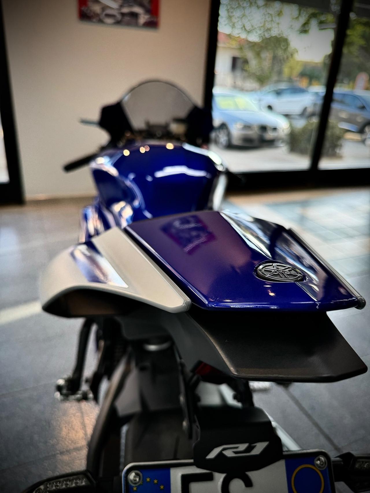 Yamaha R1 Unica