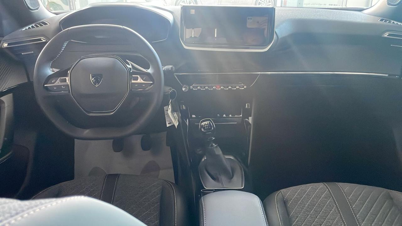 PEUGEUT 2008 1.2 B 100 ALLURE
