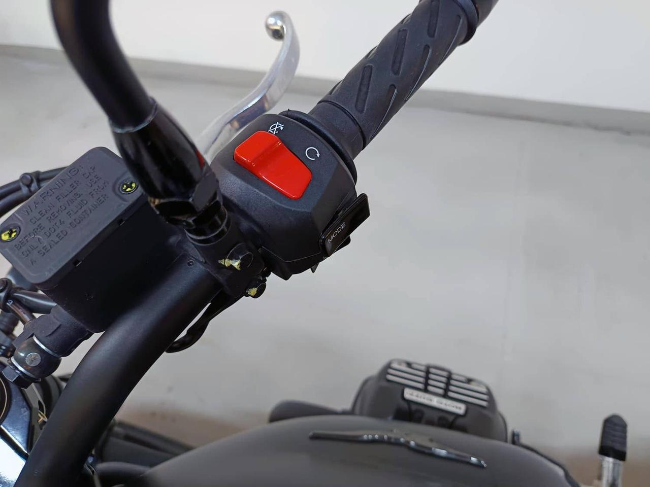 MOTO GUZZI V7 850 Stone