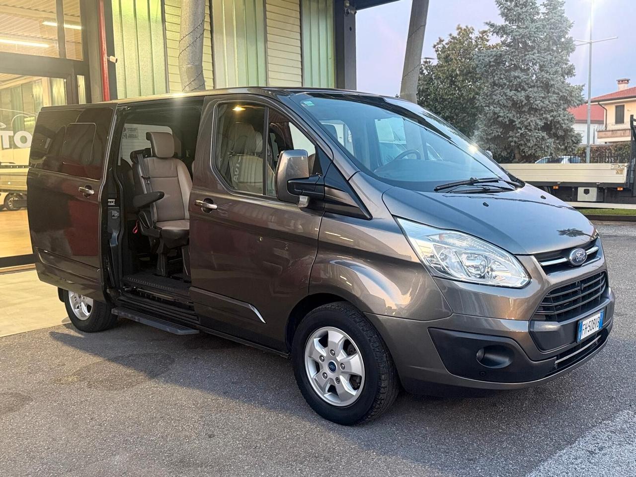 Ford Tourneo Custom 310 2.0 TDCi 170CV automatico 9 posti