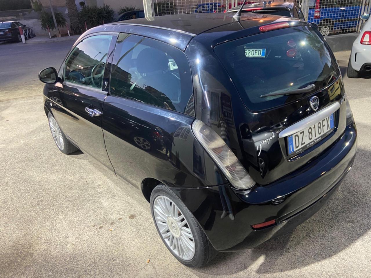 Lancia Ypsilon 1.3 MJT 75 CV Platino