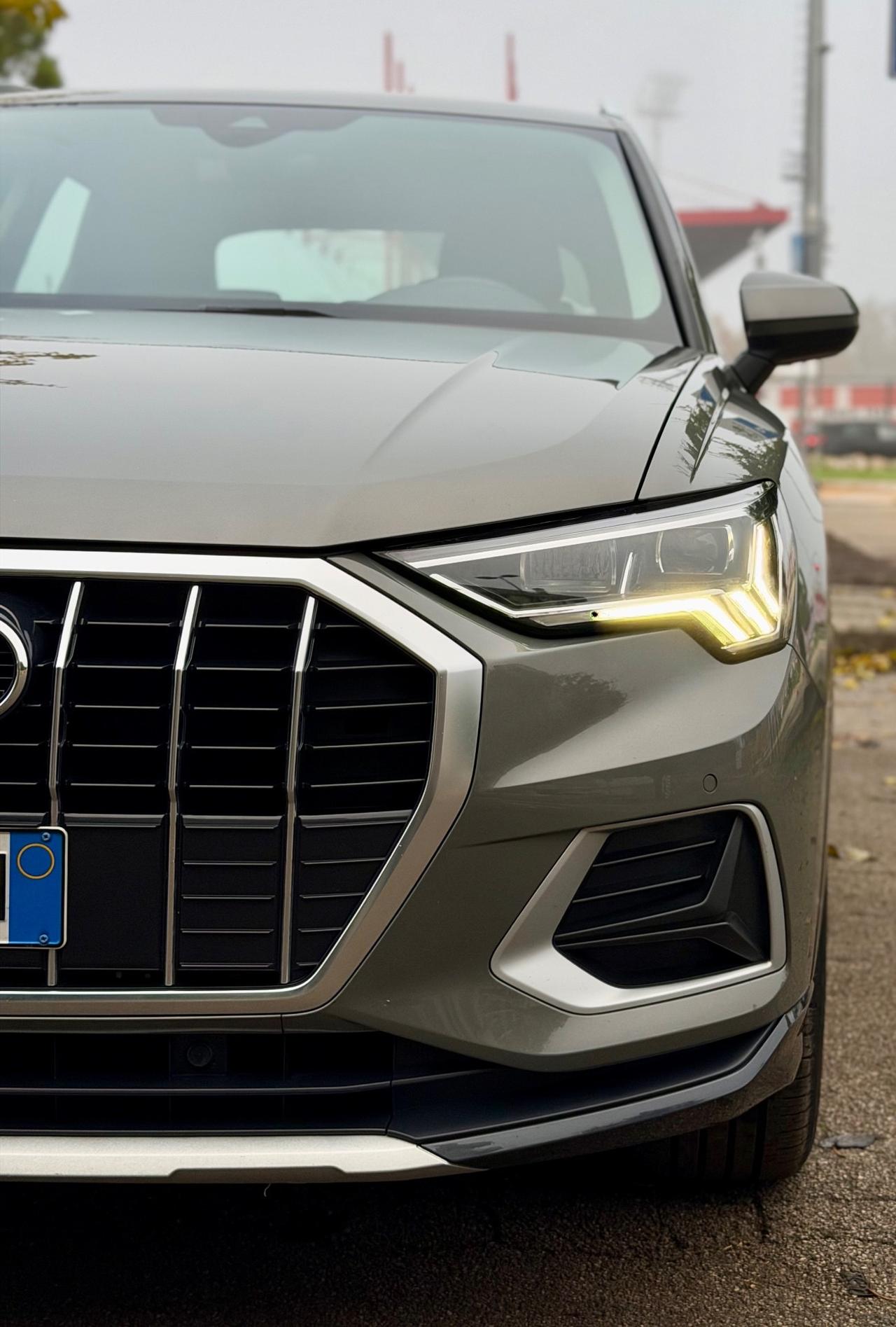 Audi Q3 35 2.0 Tdi 150CV STronic FARI FUL LED