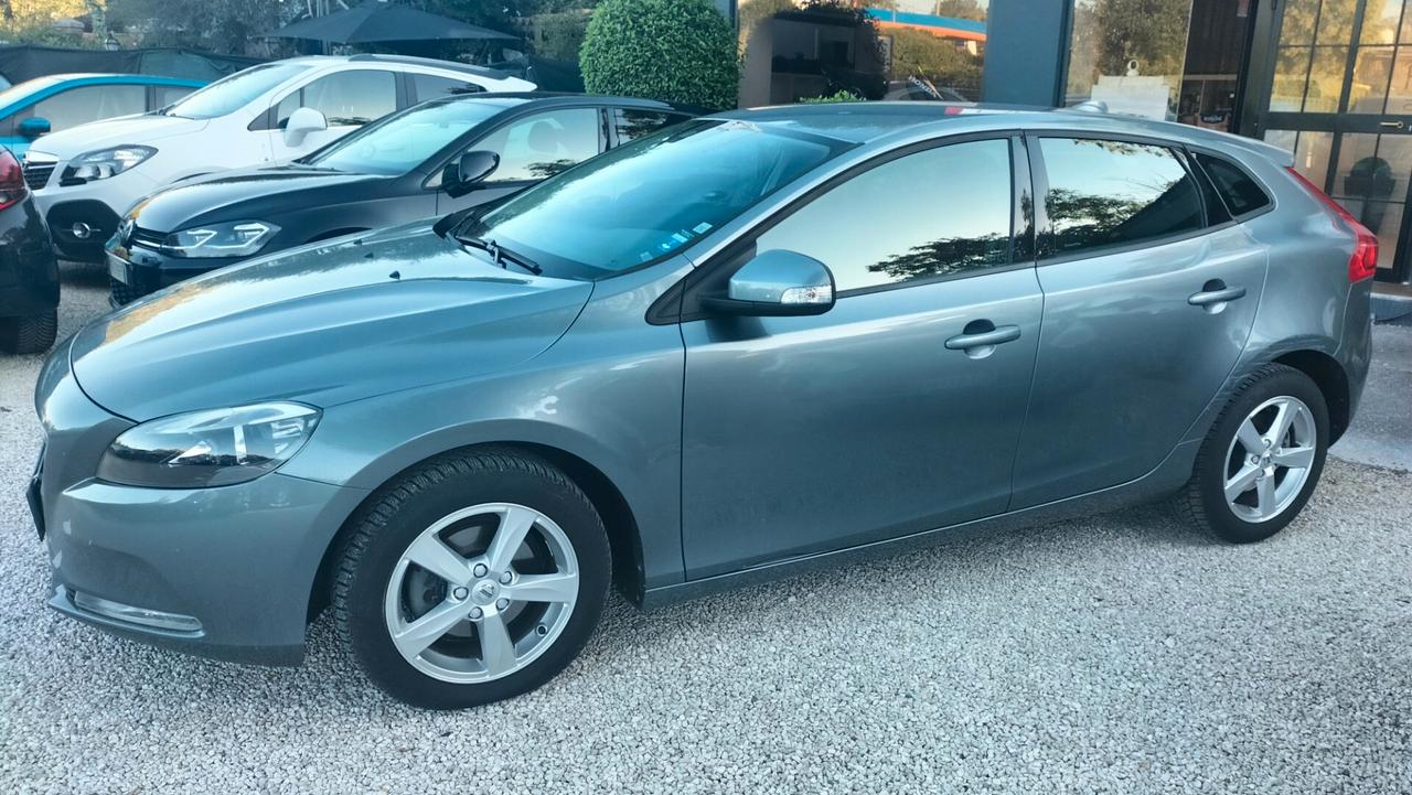 Volvo V40 D2 Momentum **130000KM** PREZZO REALE