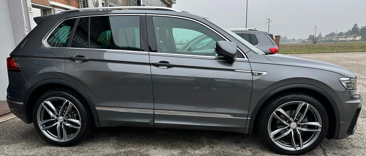 Volkswagen Tiguan 2.0 TDI SCR DSG 4MOTION R-LINE PACK TETTO PANORAMICO ED APRIBILE