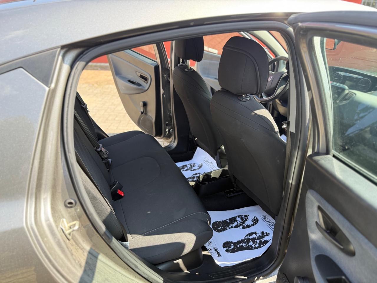 Lancia Ypsilon 1.0 FireFly 5 porte S&S Hybrid Ecochic Silver
