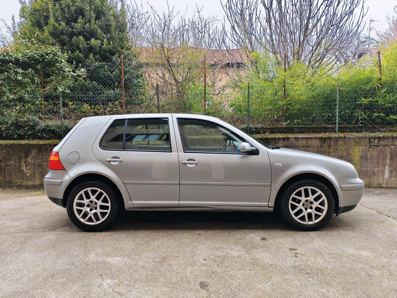 Volkswagen Golf 1.6 BENZINA 105cv Highline / 81.000km