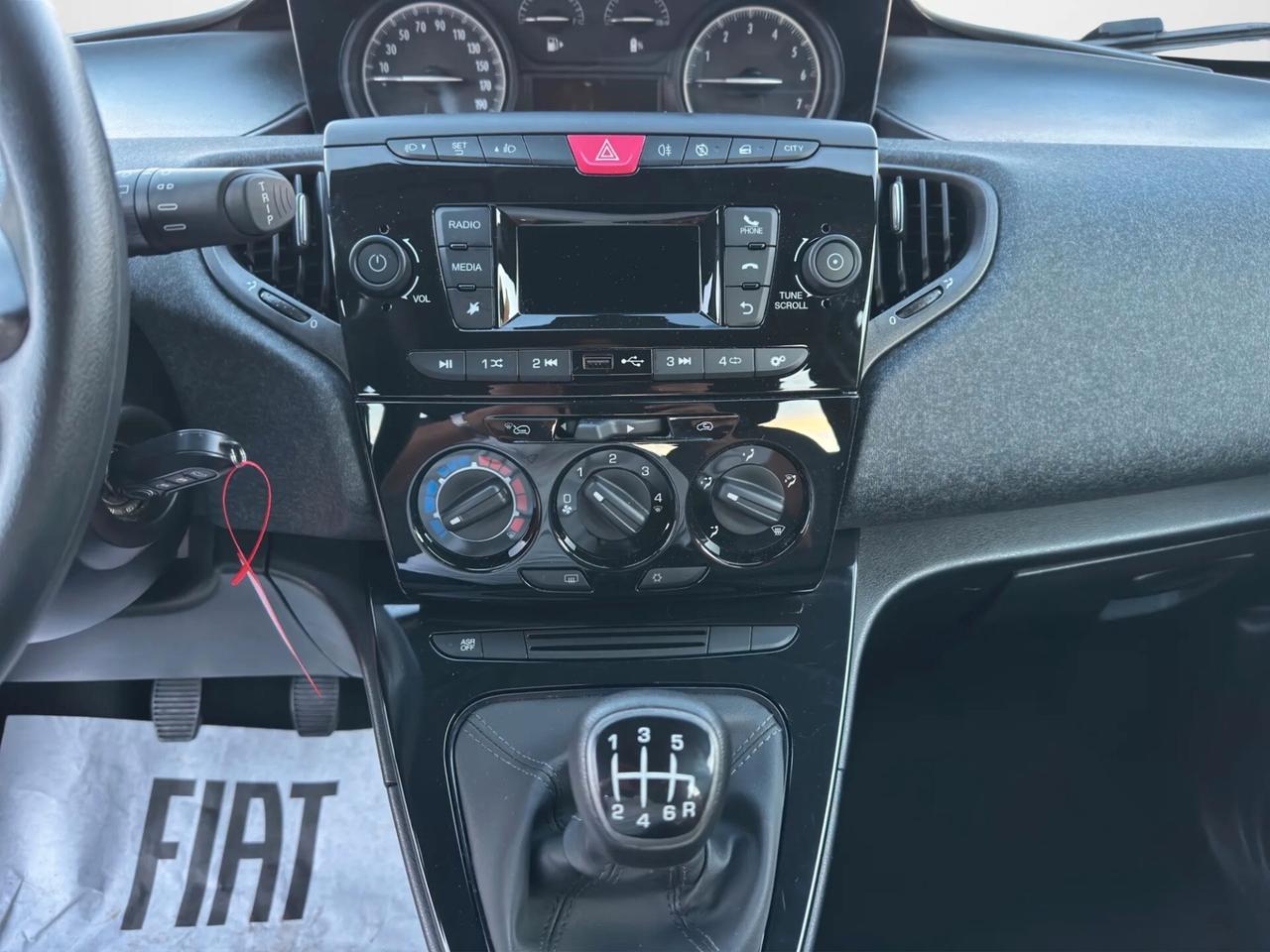 Lancia Ypsilon 1.0 FireFly 5 porte S&S Hybrid Ecochic Silver - 10.000 Km !!