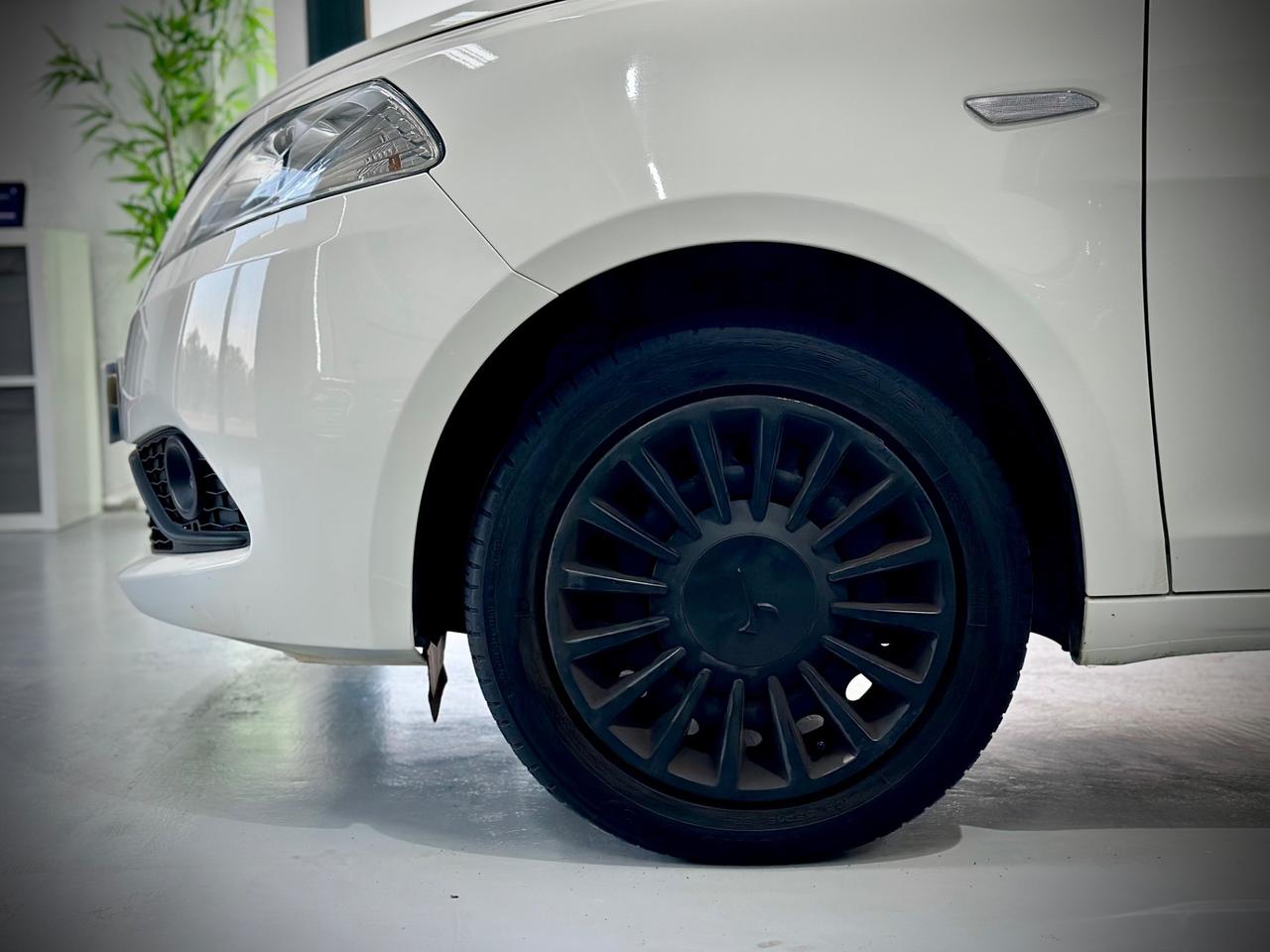 Lancia Ypsilon 1.2 69 CV 5 porte Elefantino Blu