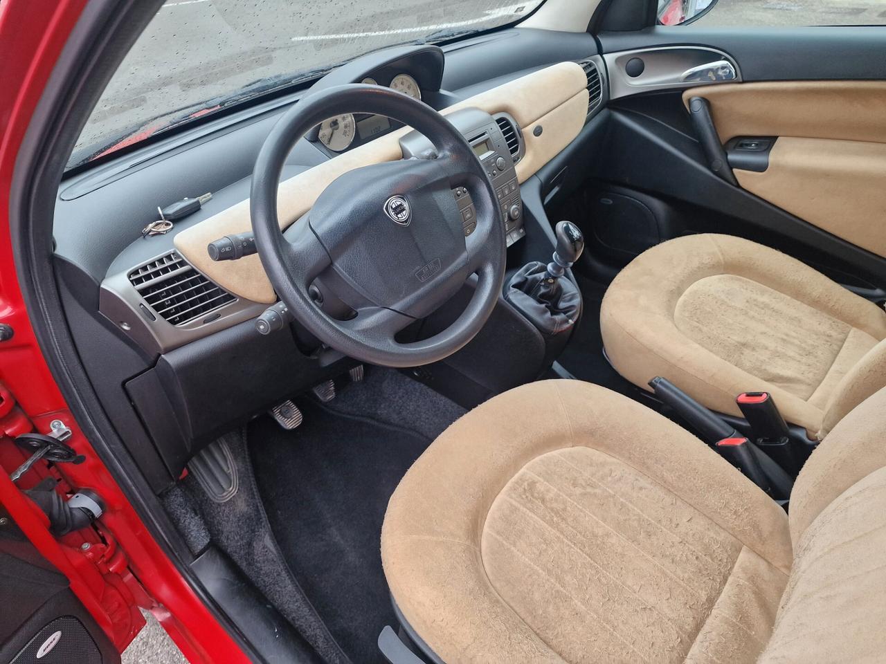 Lancia Ypsilon 1.4 16V Platino