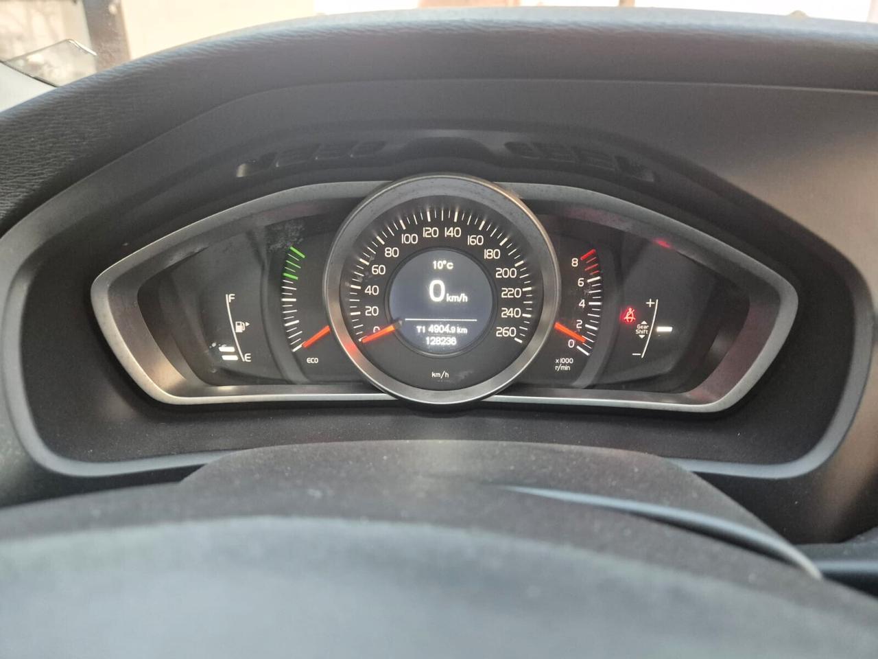 Volvo V40 T2 120CV vers. Kinetic E5B -- BENZINA!!!