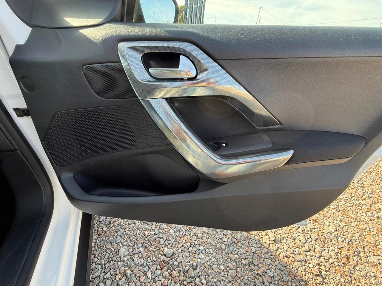 Peugeot 2008 1.6 e-HDi 92 CV Stop&Start Urban Cross