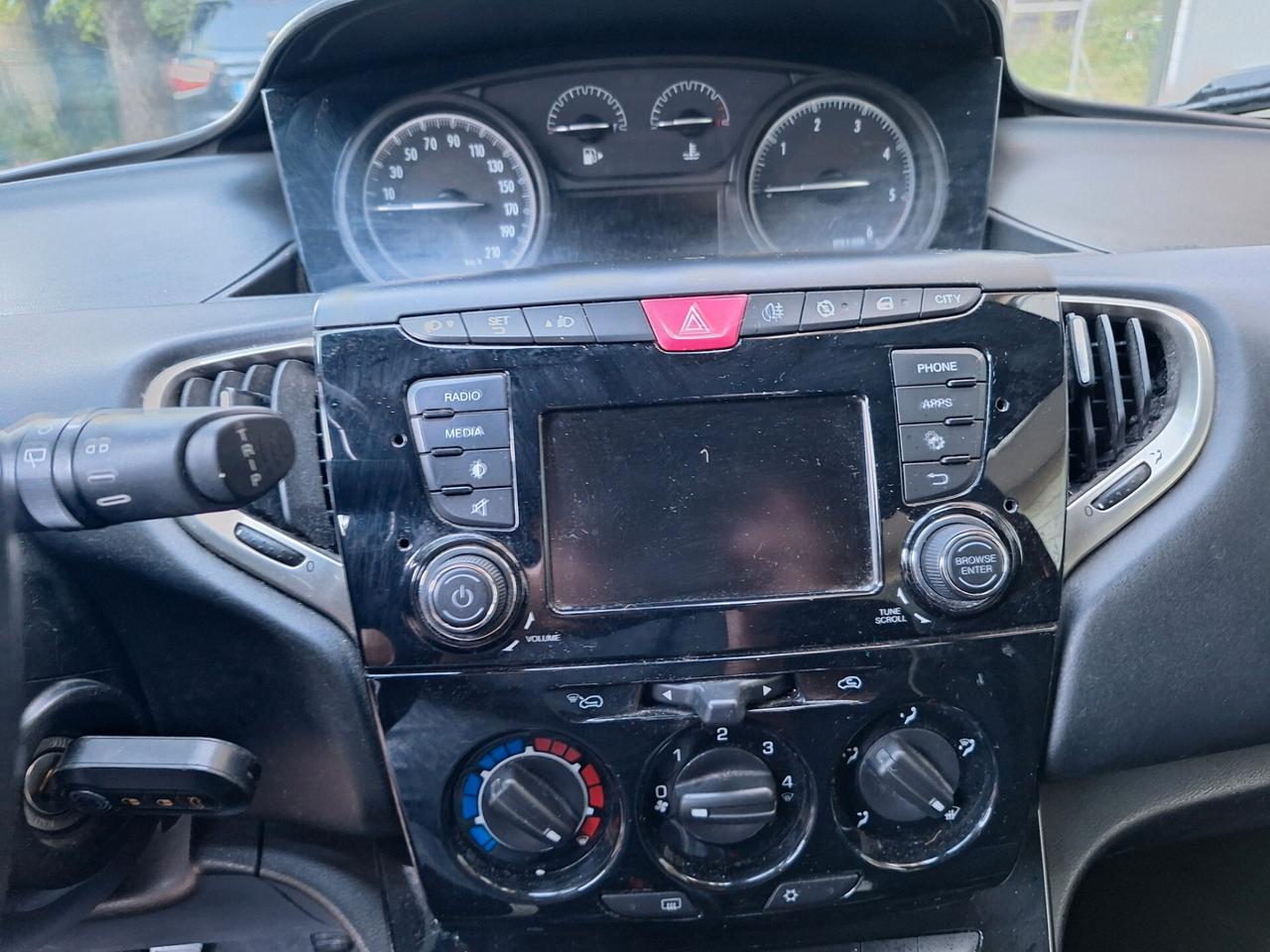 Lancia Ypsilon 1.3 MJT 16V 95 CV 5 porte S&S . Motore da revisione