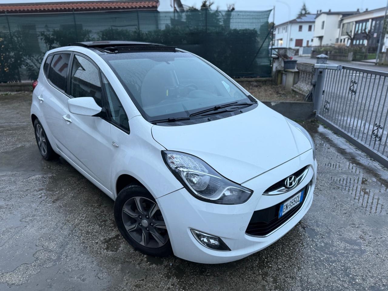 Hyundai iX20 1.6 CRDI FULL TETTO APRIBILE NEOPATENTATI