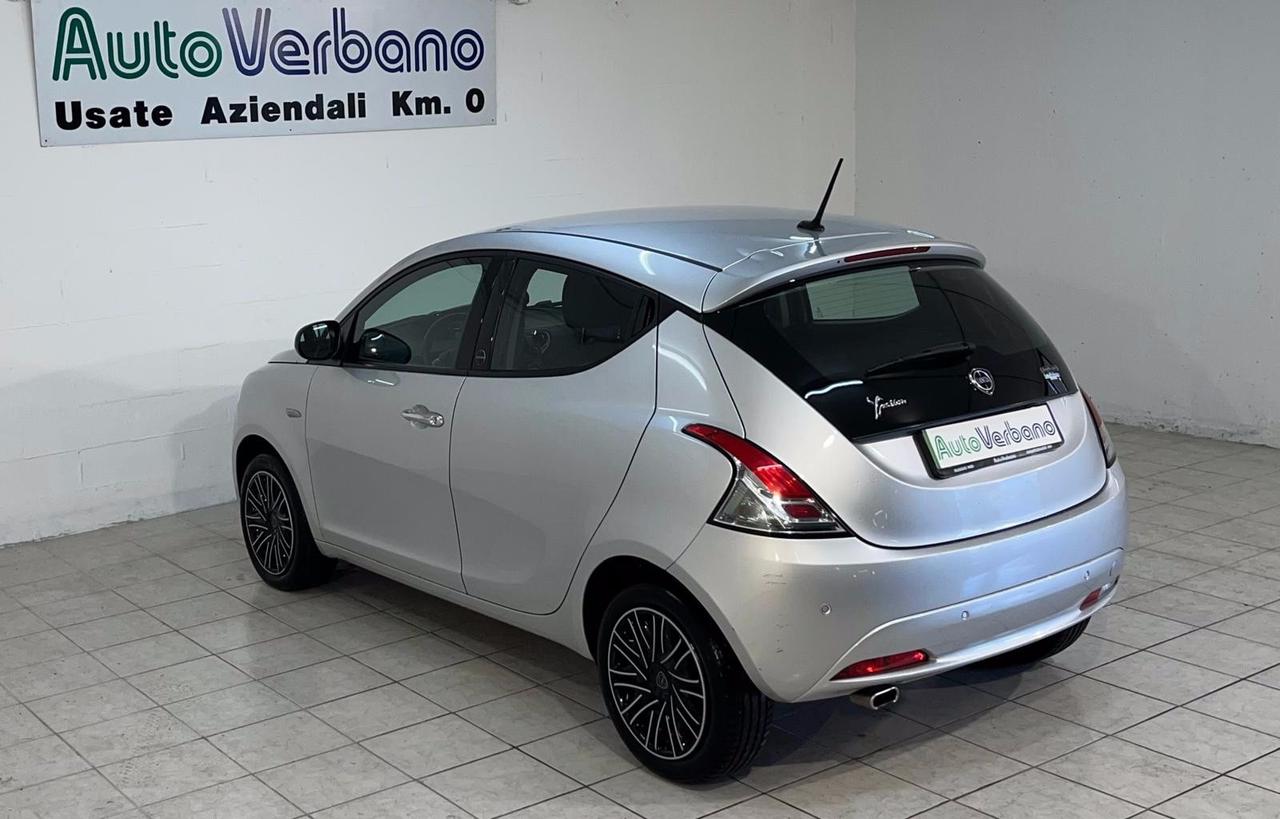 Lancia Ypsilon 1.0 FireFly 5 porte S&S Hybrid Ecochic Silver