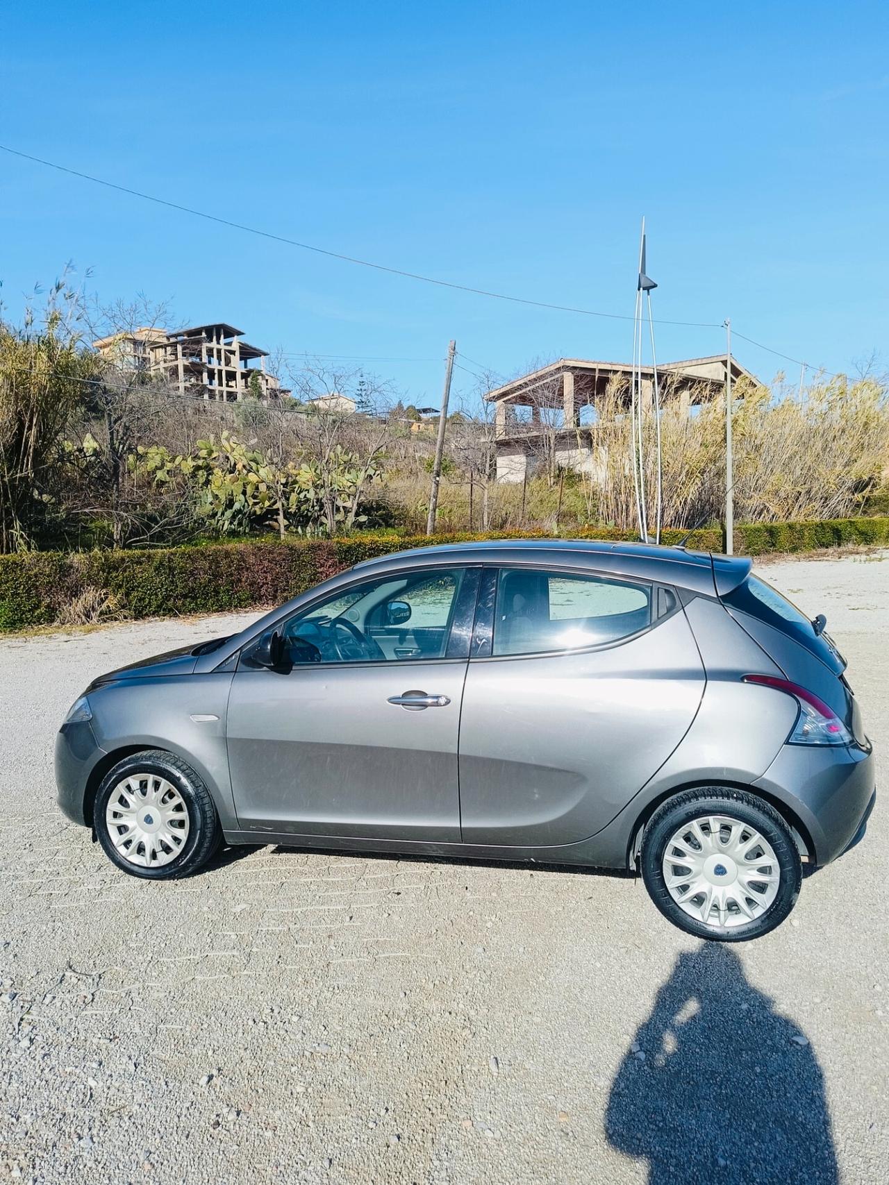 Lancia Ypsilon 1.2 69 CV 5 porte GPL Ecochic Silver