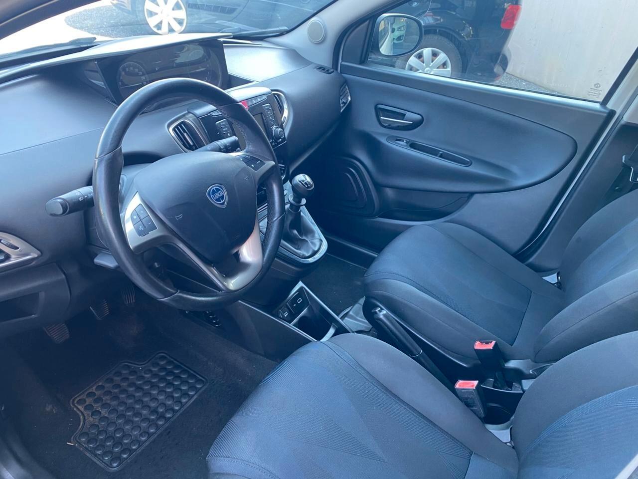 Lancia Ypsilon 1.2 69 CV 5 porte S&S Platinum