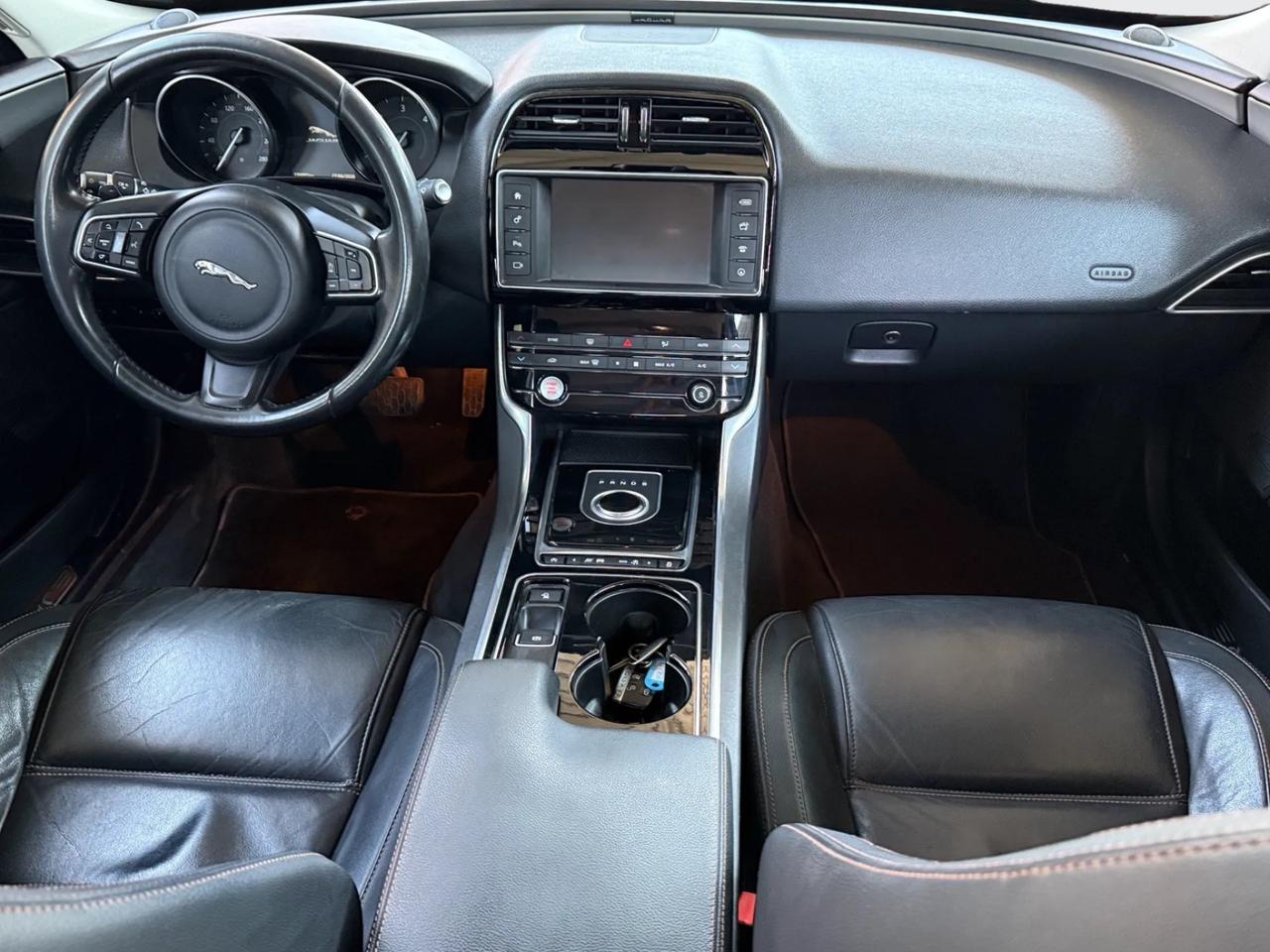 JAGUAR XE*2.0*180 CV*R-LINE*