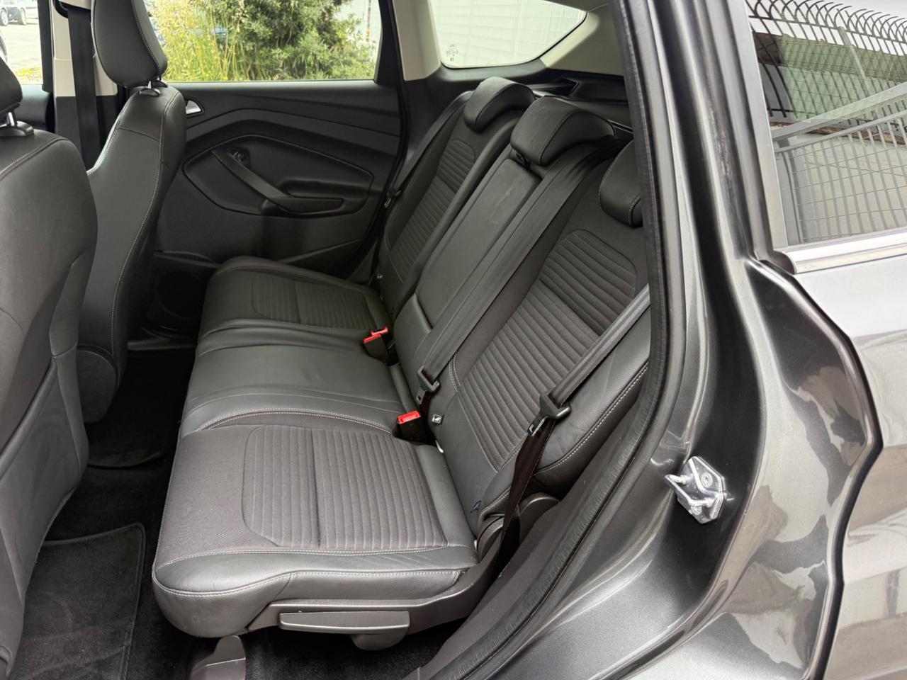 Ford Kuga 1.5 TDCI 120 CV Cambio Automatico