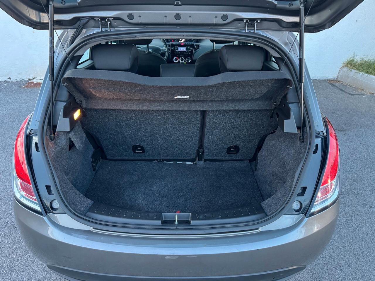Lancia Ypsilon 1.0 FireFly 5 porte S&S Hybrid Silver Plus