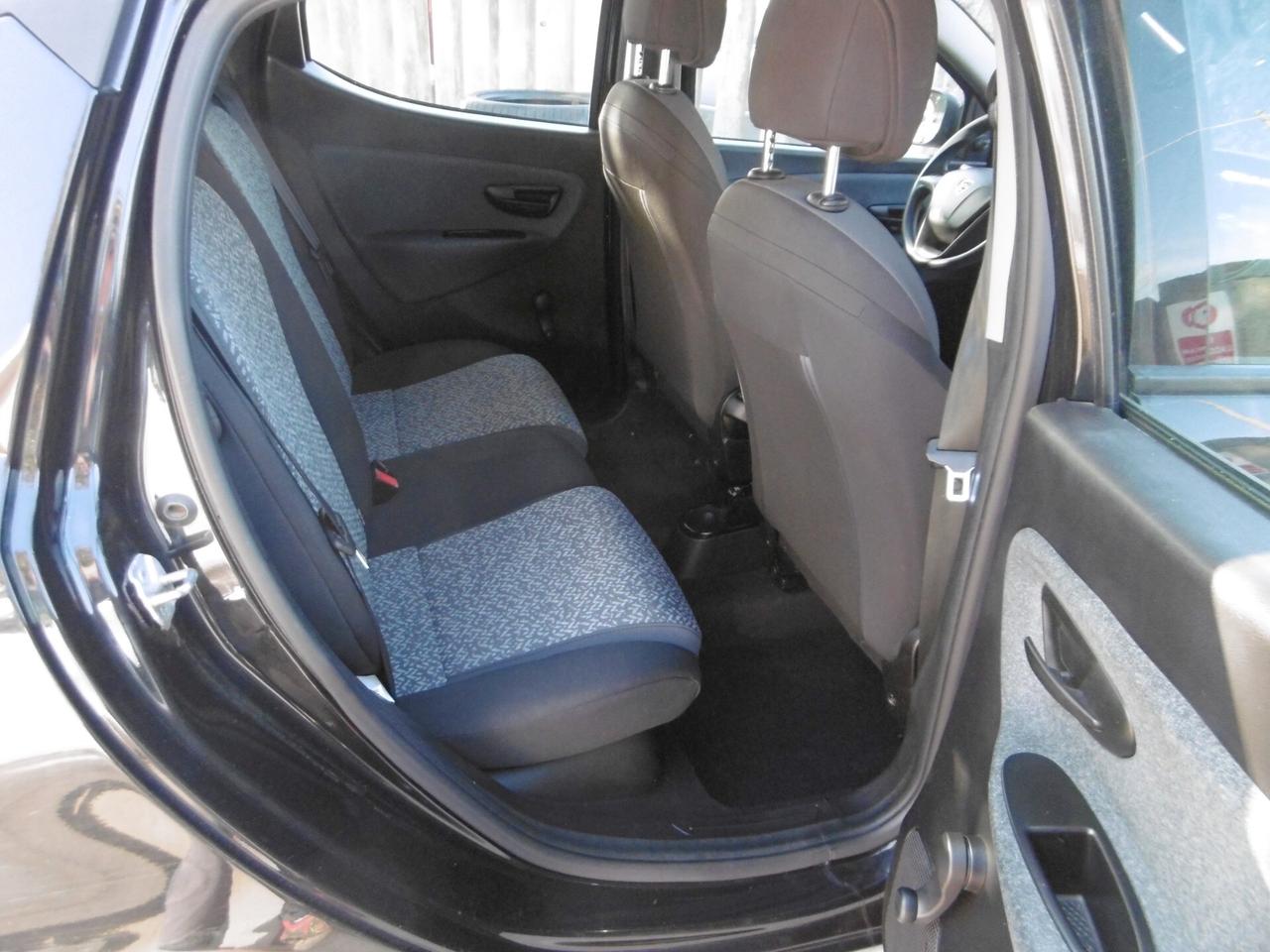 Lancia Ypsilon 1.0 FireFly 5 porte S&S Hybrid Silver