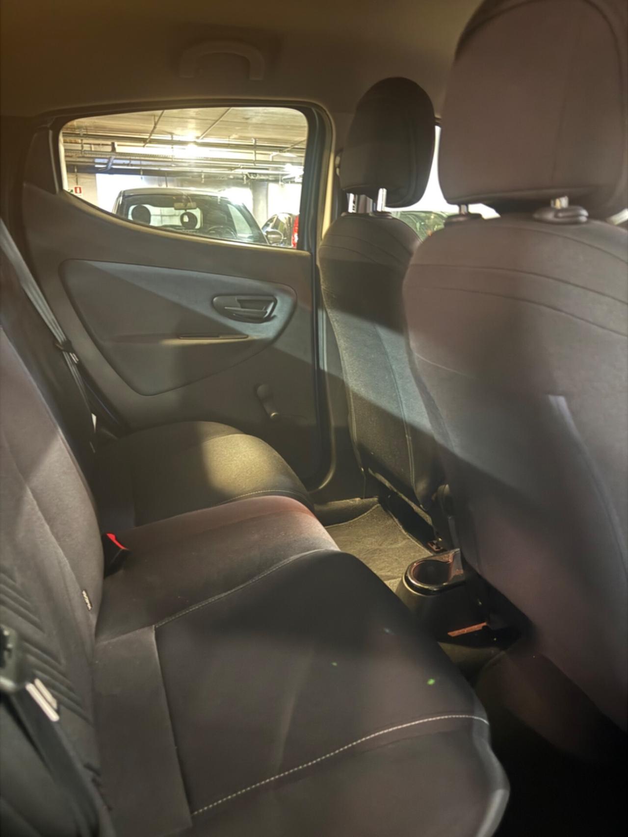 Lancia Ypsilon 1.0 FireFly 5 porte S&S Hybrid Ecochic A. Ferretti