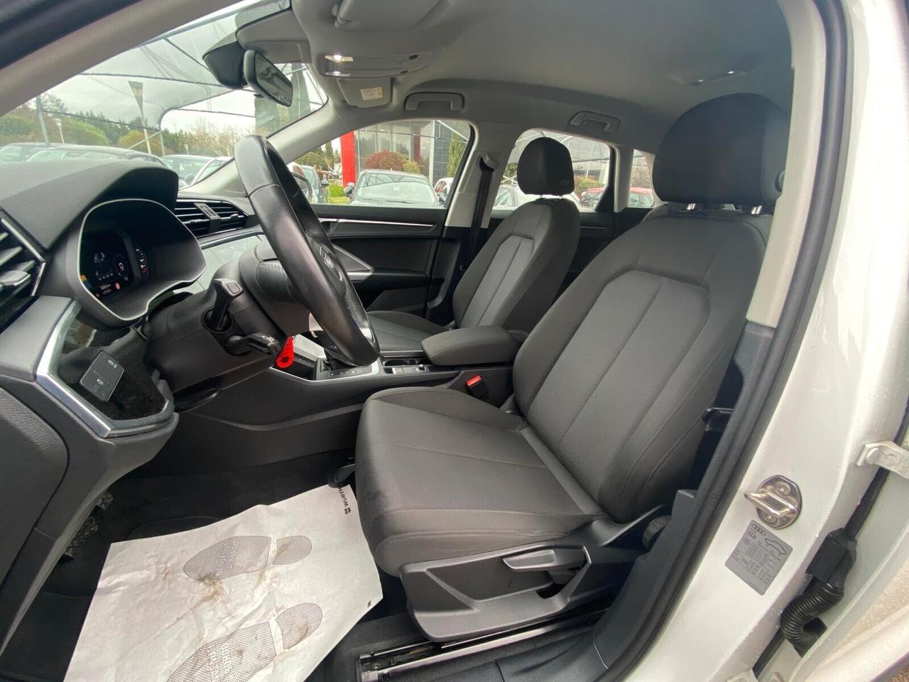 Audi Q3 45 TFSI e S tronic Business