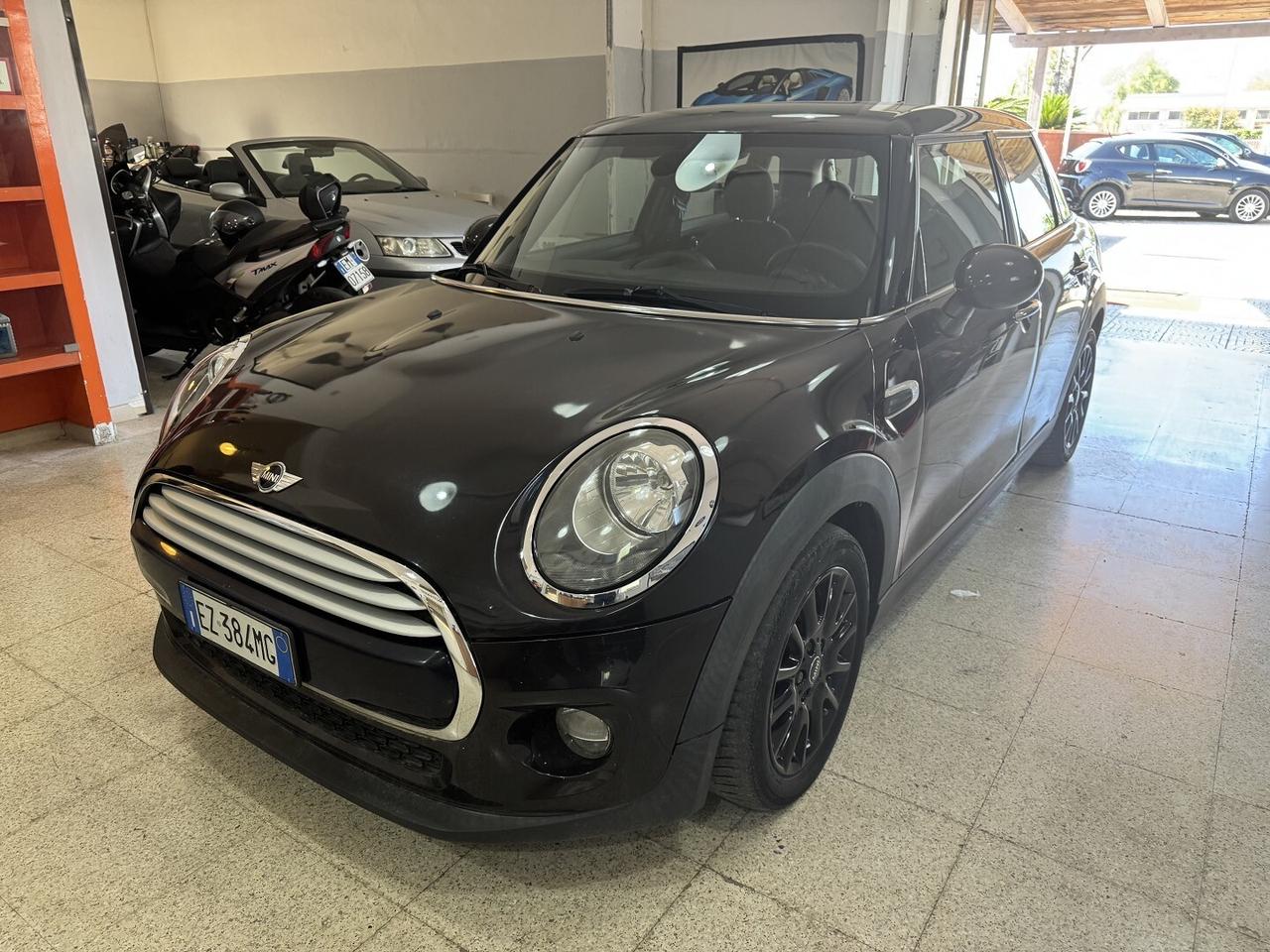 Mini Cooper D Businiss XL 1.5 dci 5 porte Navi.