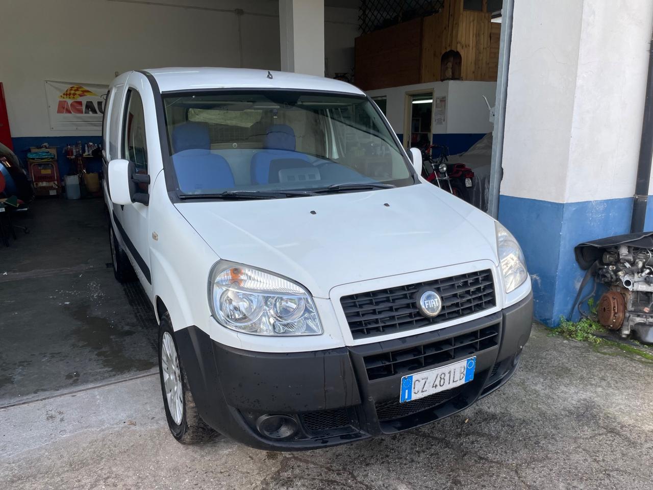 Fiat Doblo 1.9 JTD 105 cv con gancio traino