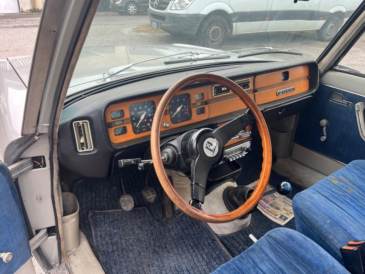 Lancia 2000 iniezione ( Flavia berlina )