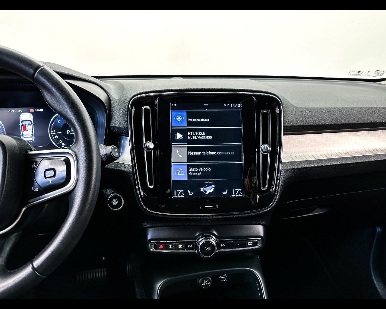 VOLVO XC40 (2017-->) - XC40 D3 AWD Geartronic Momentum