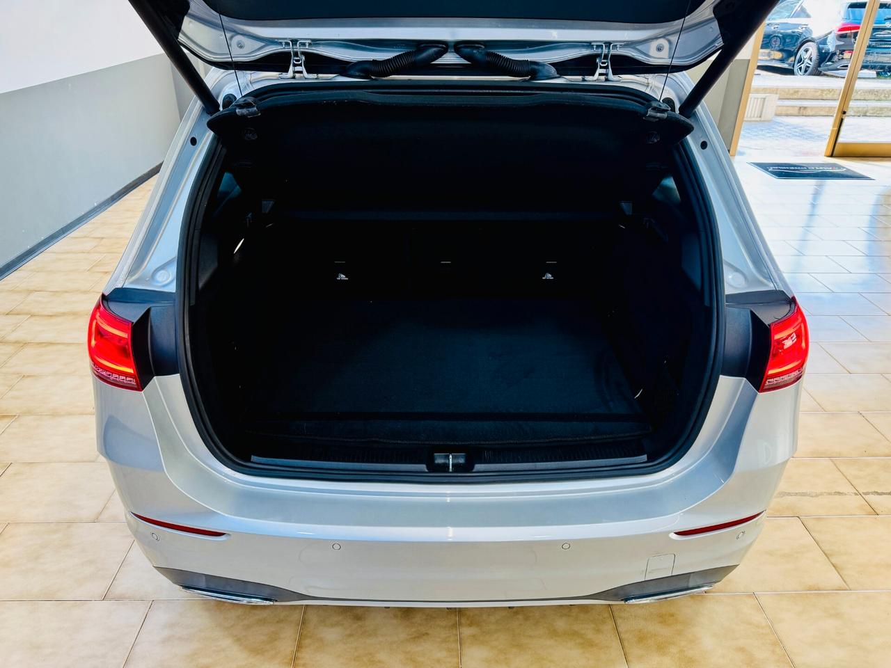 Mercedes-benz B 180 AMG Autom. CarPlay / RetroCamera