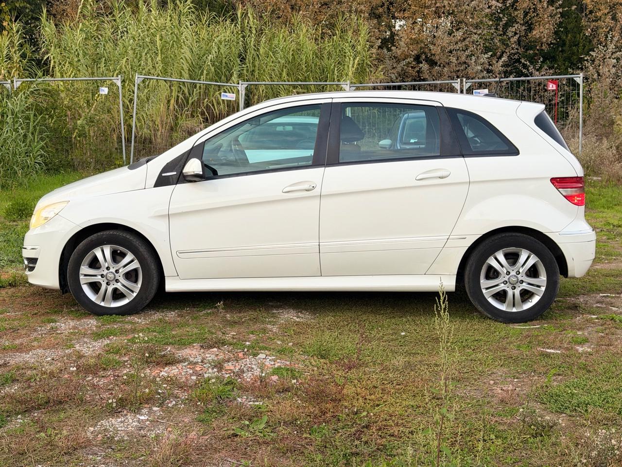 Mercedes-benz B 180 BlueEFFICIENCY Premium 2011