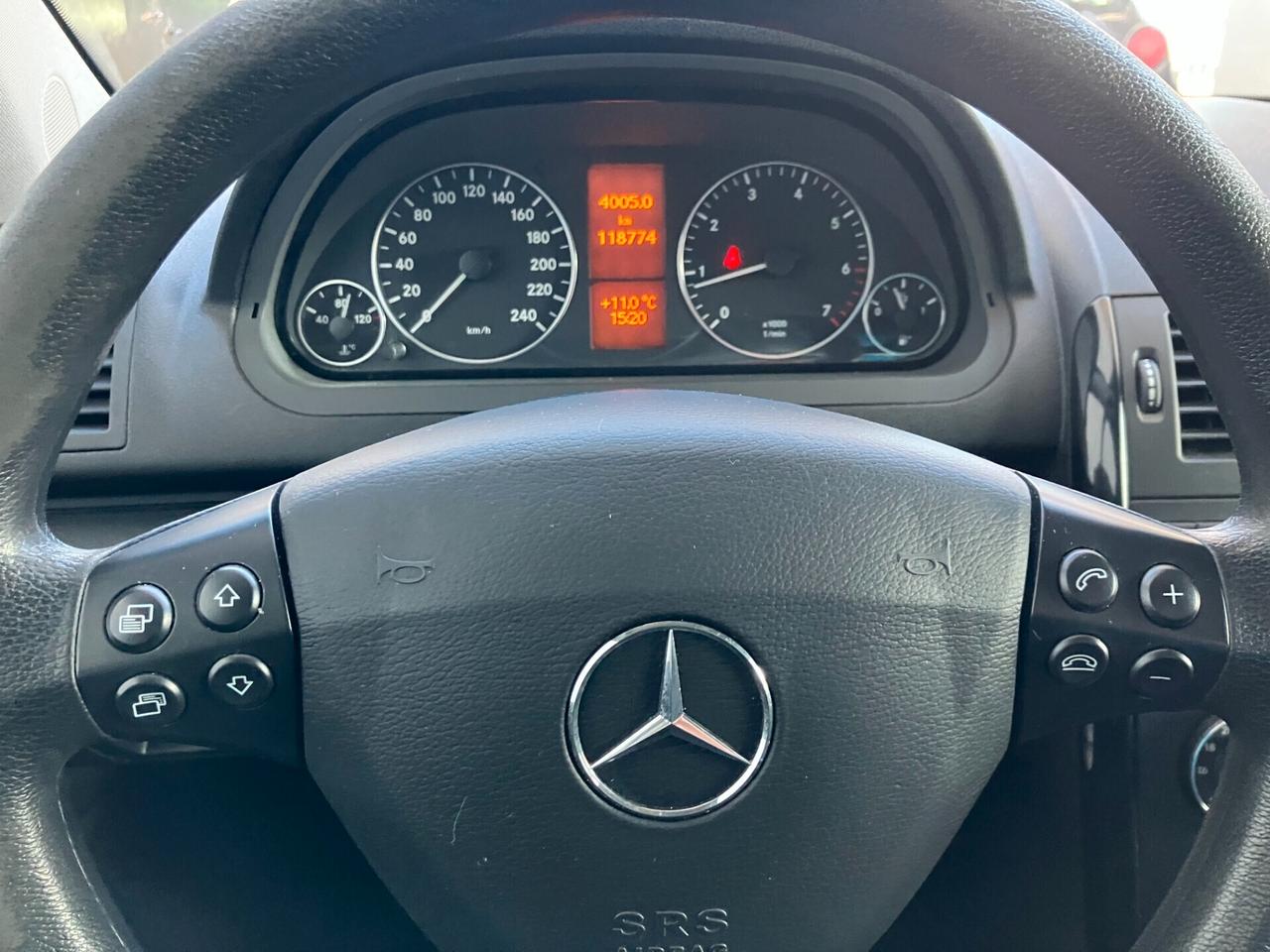 Mercedes-benz A 160 NEOPATENTATI EURO 5 NAVI/BLUE-TOOTH