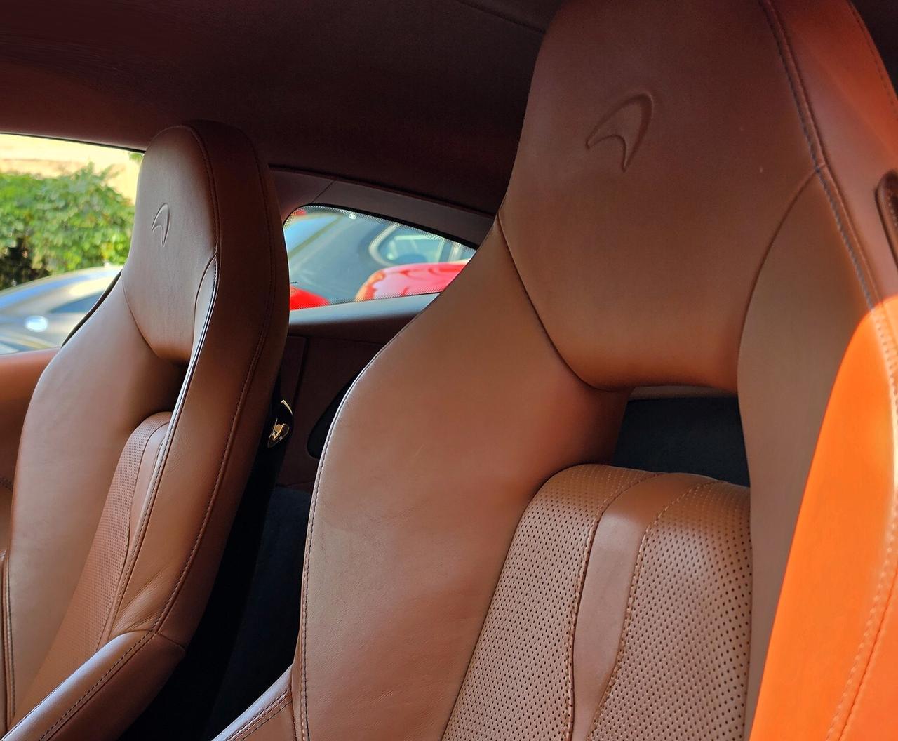 Mclaren 570S Coupe V8 3.8 570CV LUXURY PACK _ SERVICE BOOK COMPLETO MCLAREN UFFICIALE _ CERCHI 19" MSO (€8000) _ LIFT