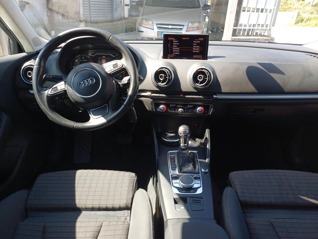Audi A3 1.6 TDI clean diesel S tronic Ambition