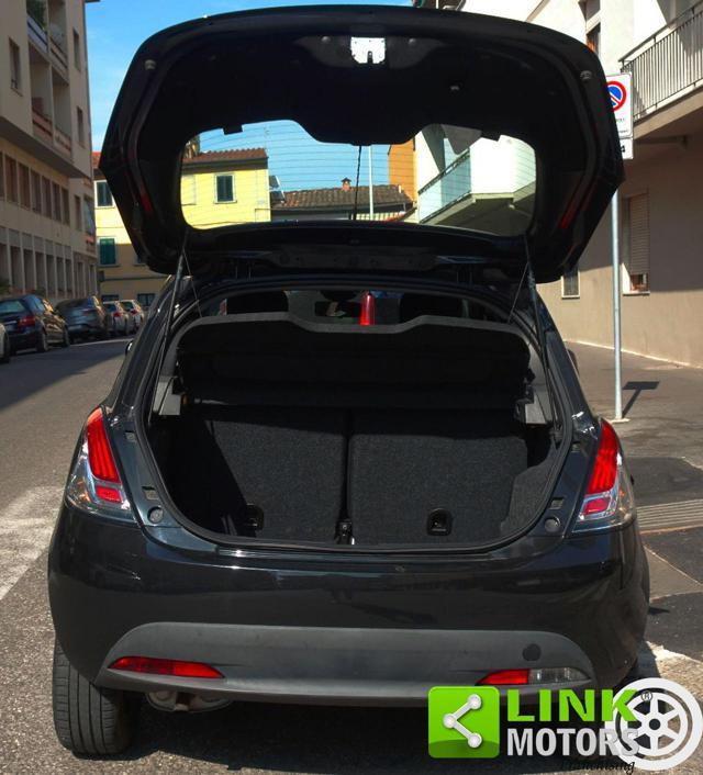 LANCIA Ypsilon 1.2 69 CV 5 porte -NEOPATENTATI-