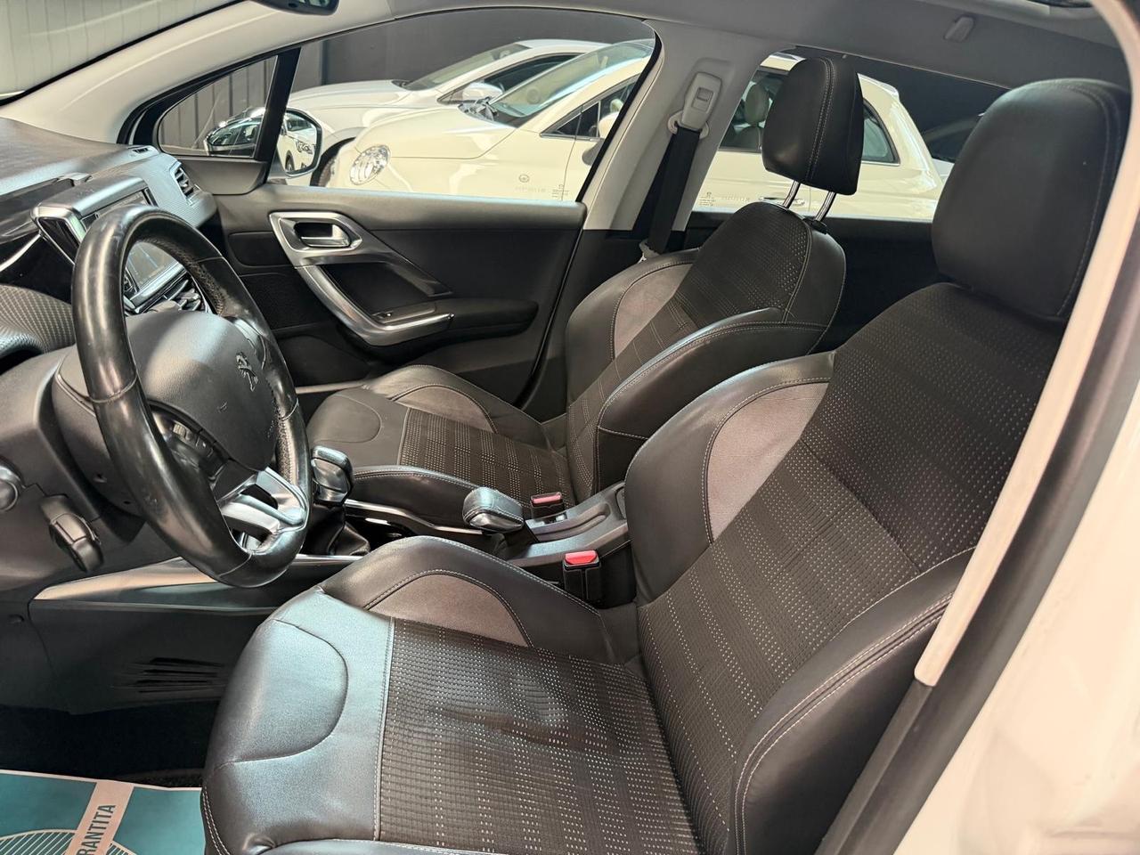 Peugeot 2008 Neopatentati+Tetto+Pelle+Allure