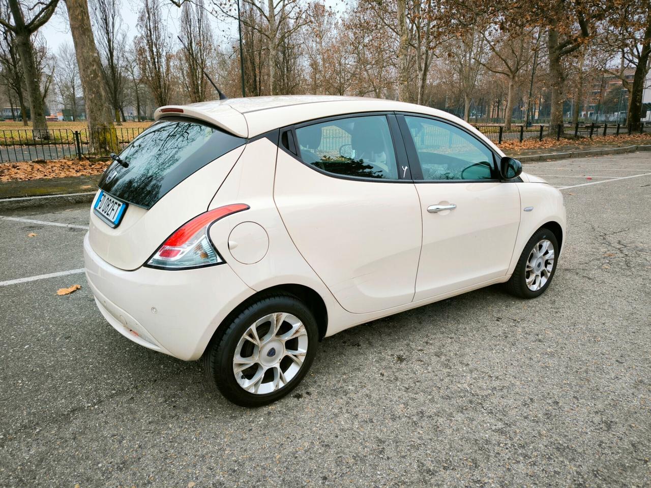 Lancia Ypsilon 1.2 69 CV 5 porte Platinum