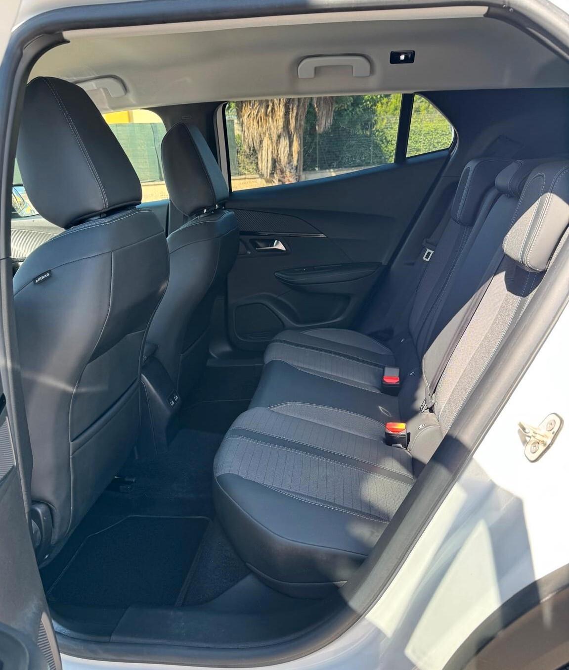 Peugeot 2008 PureTech 100 S&S Allure Pack