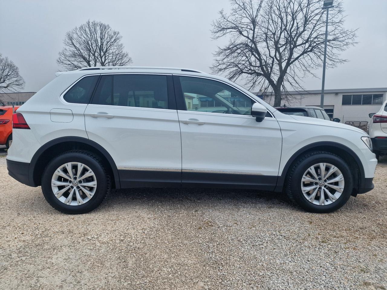 Volkswagen Tiguan 2.0 TDI SCR DSG 4MOTION Business BMT