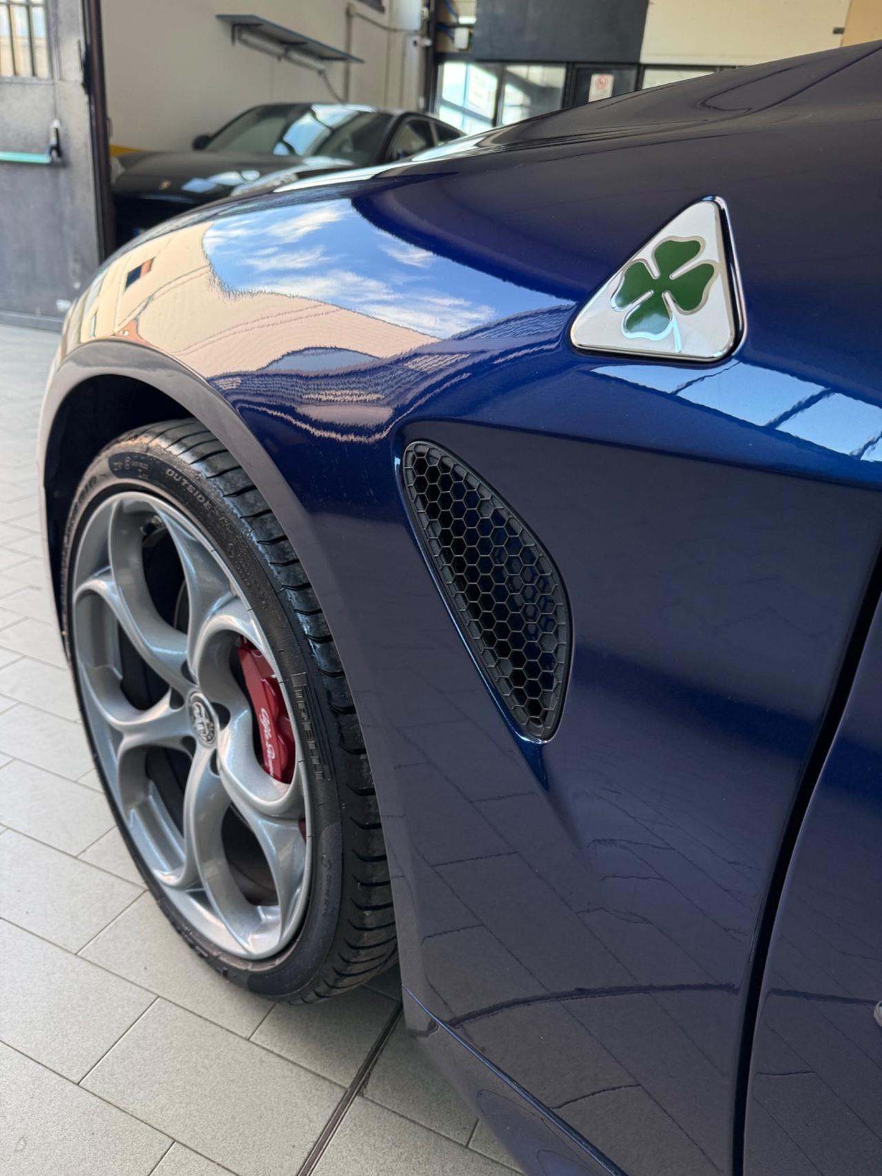 Alfa Romeo Giulia 2.9 V6 Bi-Turbo AT8 Quadrifoglio
