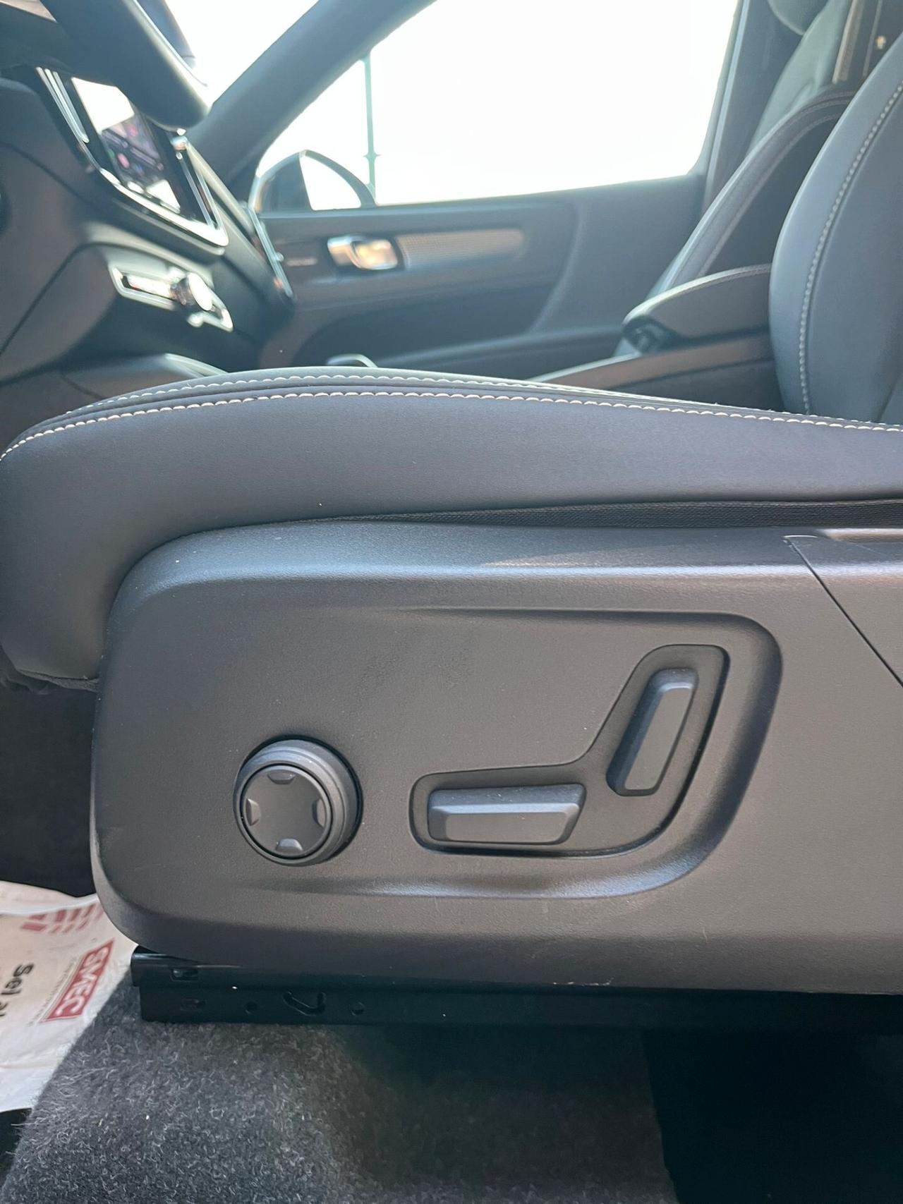 Volvo XC40 B3 automatico Plus Dark